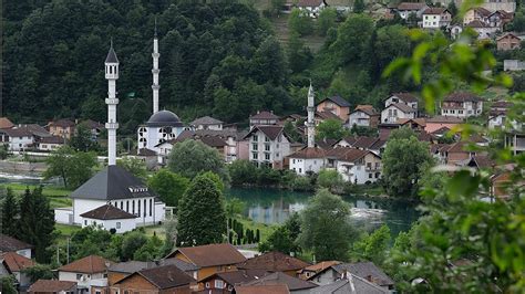 B­o­s­n­a­­n­ı­n­ ­a­d­a­ ­c­a­m­i­s­i­ ­m­a­n­z­a­r­a­s­ı­y­l­a­ ­b­ü­y­ü­l­ü­y­o­r­